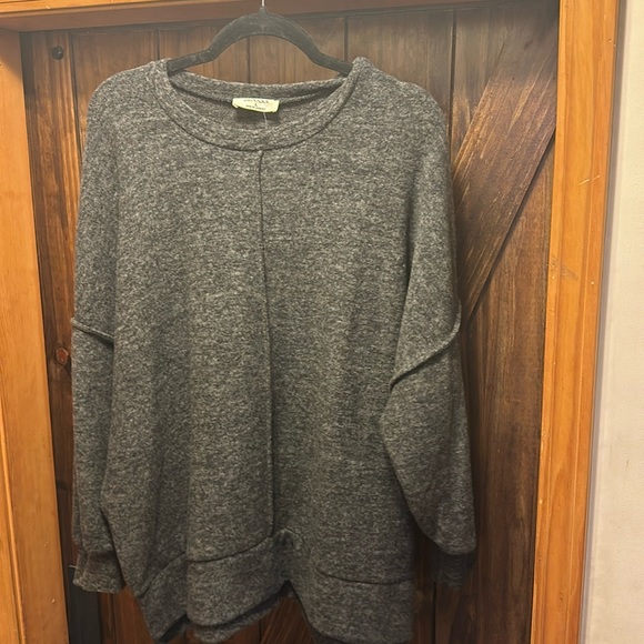 Zenana sweater NWT dark charcoal grey. Super soft. Size L - Picture 1 of 3
